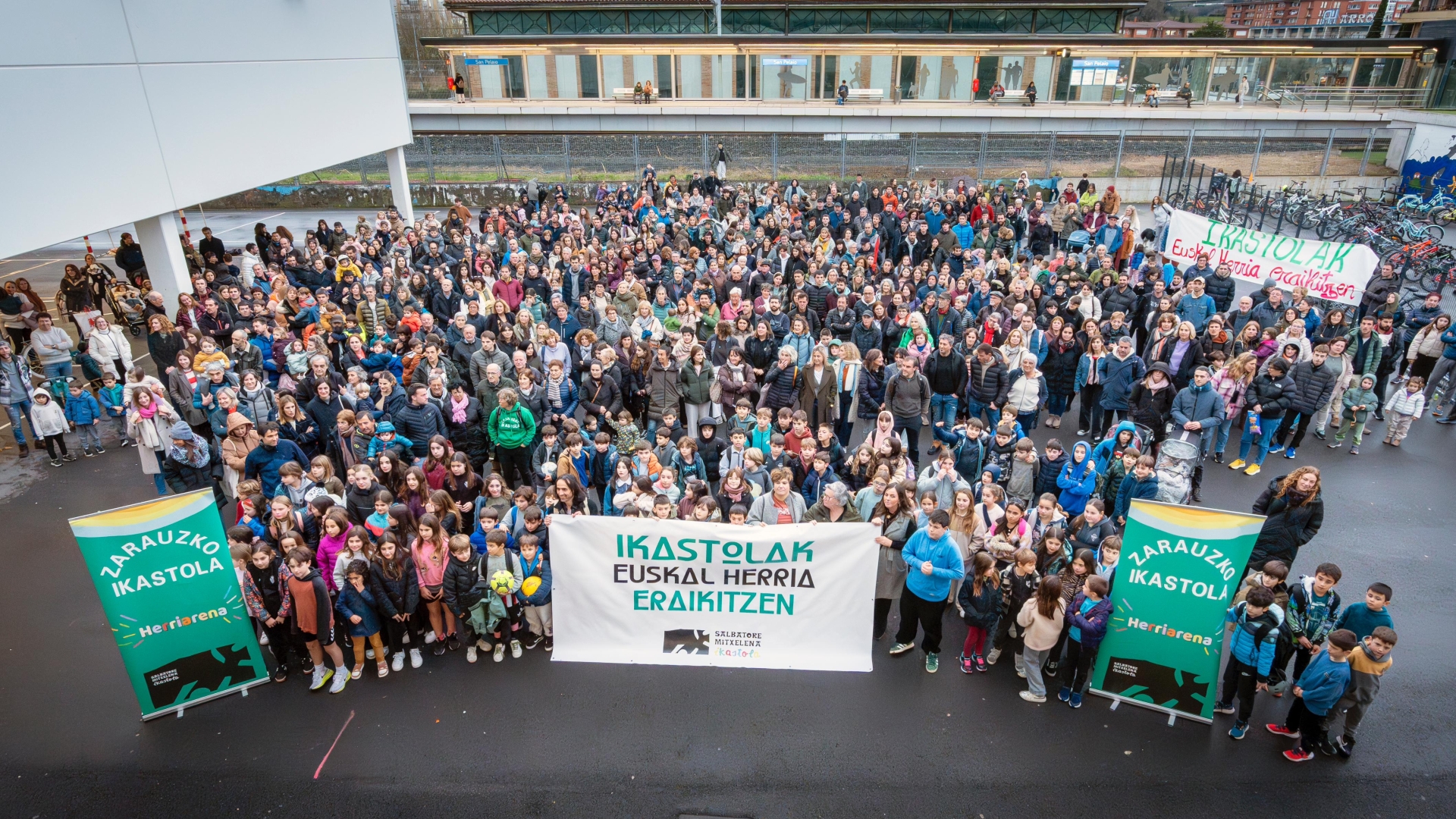 Ikastolak euskal herria eraikitzen